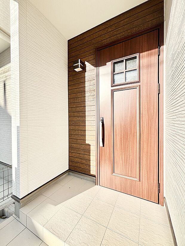 【玄関】大切な家族、来客を出迎える玄関。