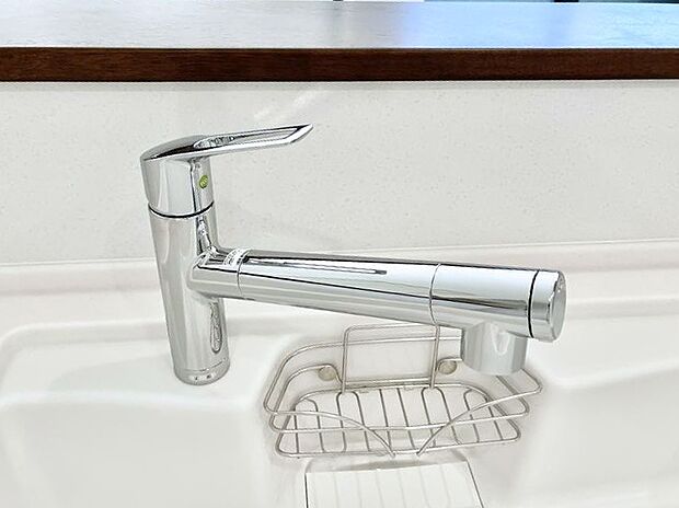 【その他設備(浄水器)】いつでも清潔なおいしいお水を。一つの水栓で水道水と浄水を使い分け。