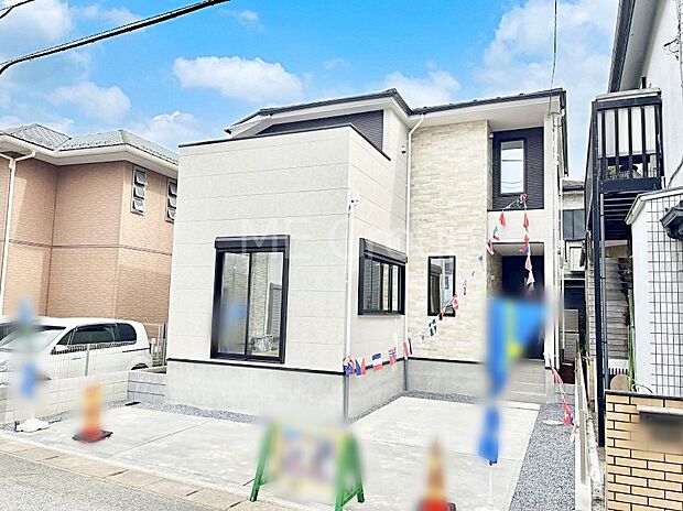 【現地外観写真】洗練された外観、上質な住空間が広がる室内は永く安心して過ごせる住居です。