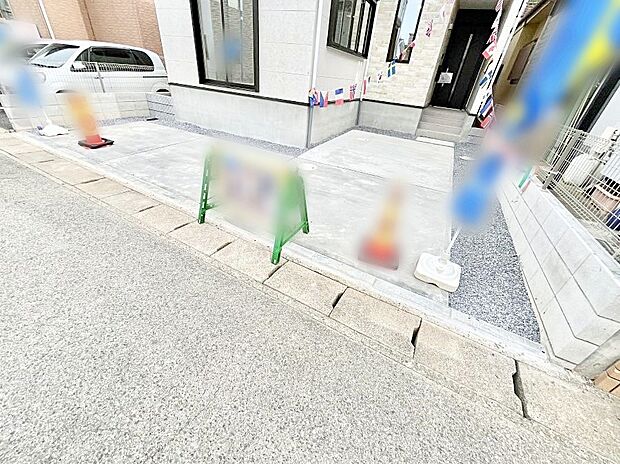 【駐車場】駐車2台可能！急なお客様の駐車に。また、ご家族の自転車スペースとしても大活躍。