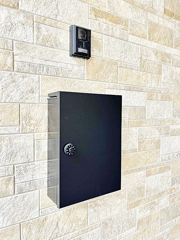 【その他現地】シンプルなデザインのポスト