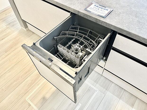 【その他設備(食洗機)】面倒なお片づけは食洗機にお任せ！家事の負担が減って、時間にも気持ちにもゆとりができます。