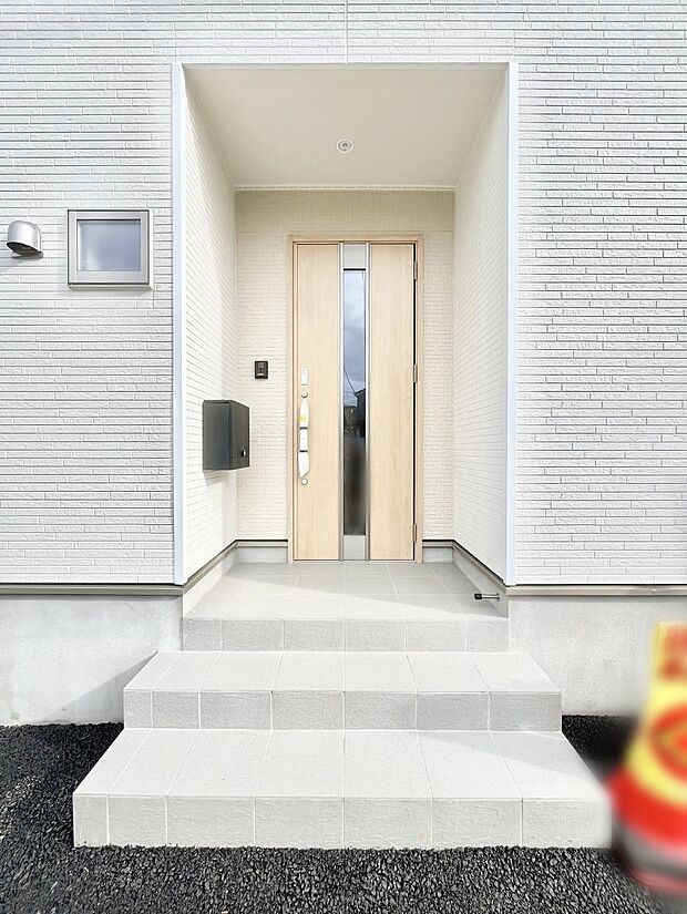 【玄関】大切な家族、来客を出迎える玄関。