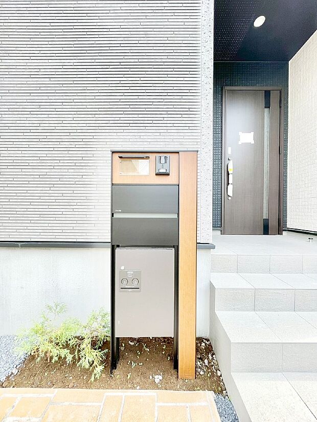 【その他現地】表札・インターホン・ポストをひとつに集約