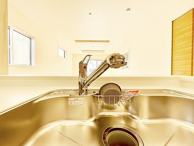 【その他設備(蛇口一体型浄水器)】いつでも清潔なおいしいお水を。一つの水栓で水道水と浄水を使い分け。