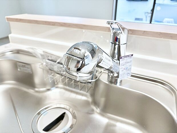 【その他設備(浄水器)】いつでも清潔なおいしいお水を。一つの水栓で水道水と浄水を使い分け。