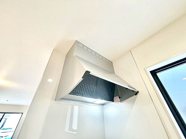 【その他設備(レンジフード)】基本的なお手入れはフィルターのみ！お手入れのしやすさも魅力です。