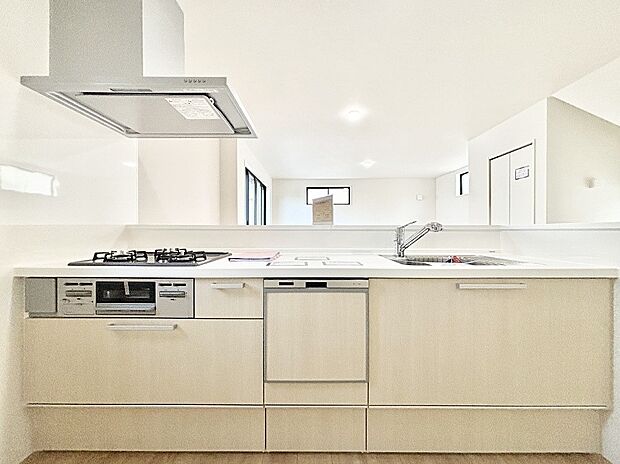 【キッチン】毎日使うキッチンだから、使いやすさ&お手入れのしやすさにこだわりました。