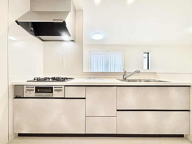 【キッチン】毎日使うキッチンだから、使いやすさ＆お手入れのしやすさにこだわりました。  