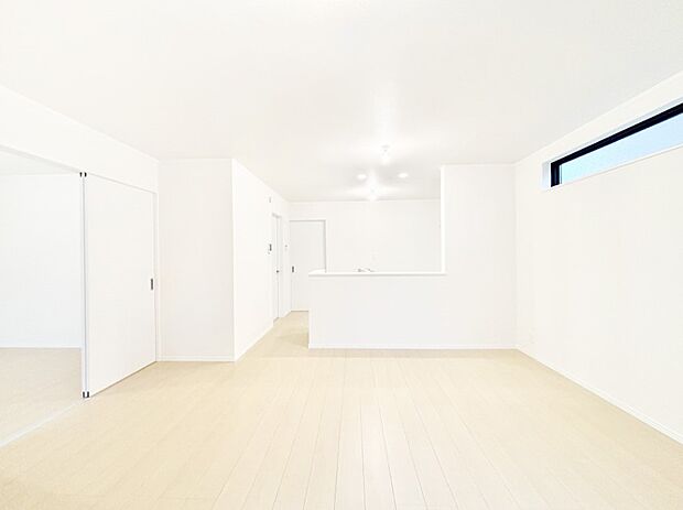 【ダイニング】家族の笑顔が自然と生まれてくる、そんな雰囲気のダイニングに仕上がっています。