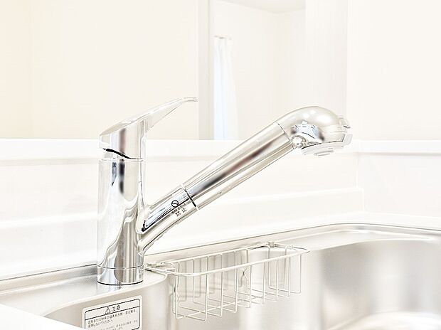 【その他設備(浄水器)】いつでも清潔なおいしいお水を。一つの水栓で水道水と浄水を使い分け。