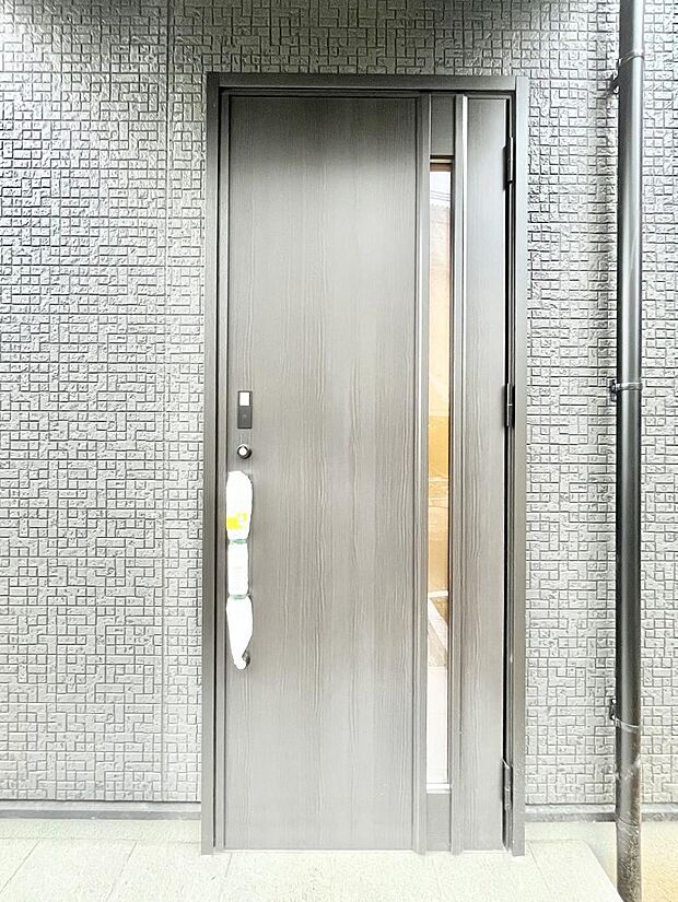 【玄関】大切な家族、来客を出迎える玄関。