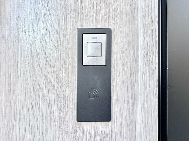 【玄関】ラクラク開錠！スマートコントロールキー。