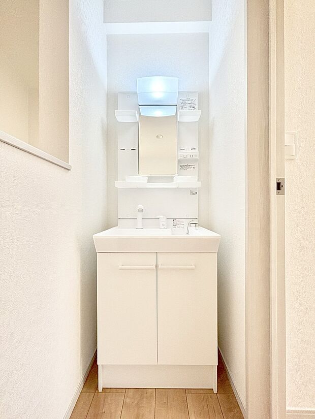 【その他設備(セカンド洗面台)】2階にも洗面台を設置！こまめに手洗いができます。  