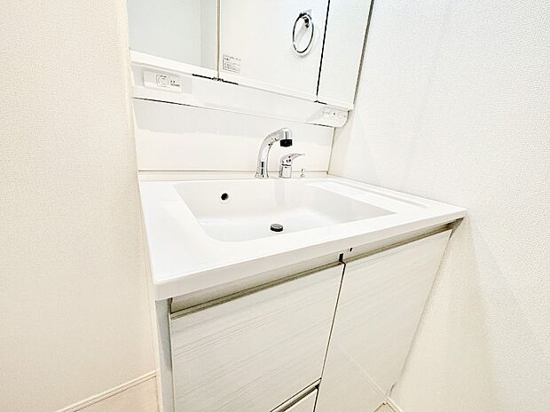 【その他設備(ハンドシャワー水栓)】ハンドシャワー付き!使いやすい洗面台。