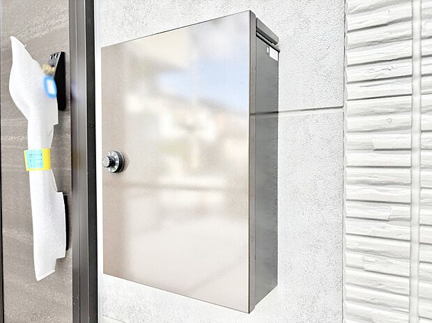 【その他現地】シンプルなデザインのポスト