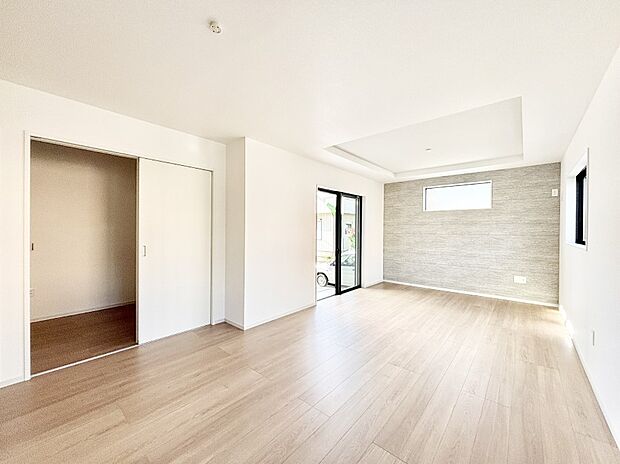 【リビングダイニング】落ち着いた雰囲気のLDKは家族みんなの快適空間