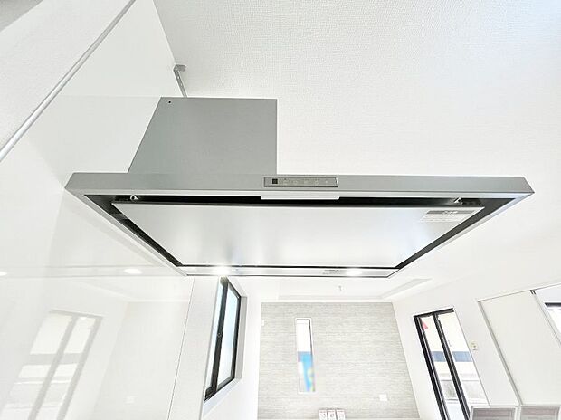 【その他設備(レンジフード)】基本的なお手入れはフィルターのみ！お手入れのしやすさも魅力です。