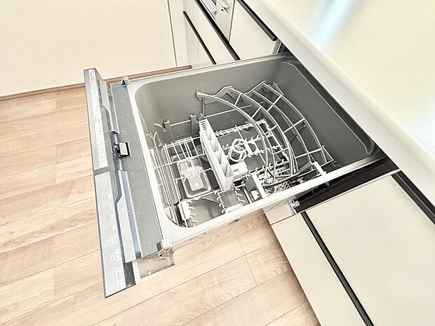 【その他設備(食洗機)】面倒なお片づけは食洗機にお任せ！家事の負担が減って、時間にも気持ちにもゆとりができます。