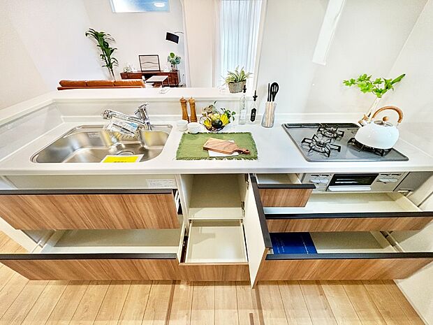 【その他設備(スライド収納)】使いやすさを優先したスライド式収納タイプ!