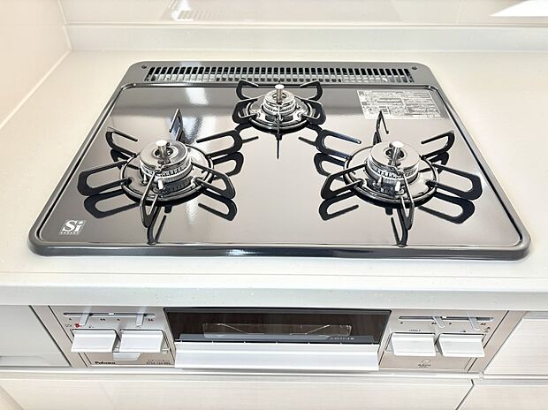 【その他設備(Siセンサーコンロ)】ガスコンロはSiセンサー搭載。火力調節や焦げ付き・消し忘れも防いでくれます。