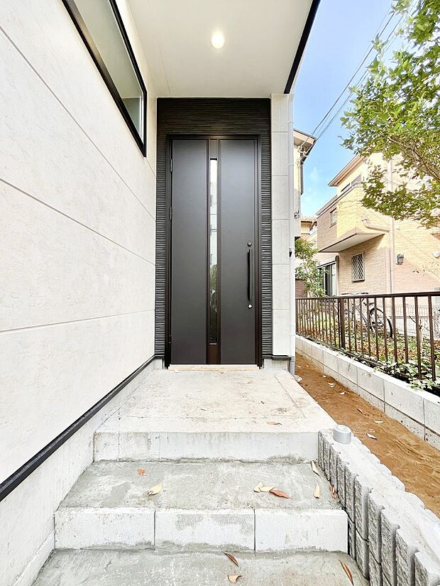 【玄関】大切な家族、来客を出迎える玄関。