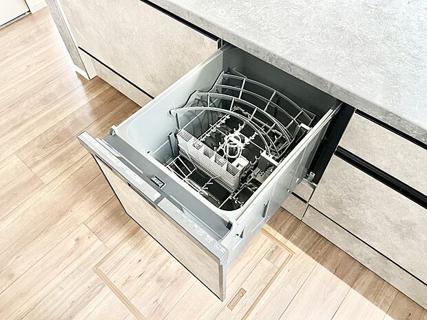 【その他設備(食洗機)】面倒なお片づけは食洗機にお任せ！家事の負担が減って、時間にも気持ちにもゆとりができます。