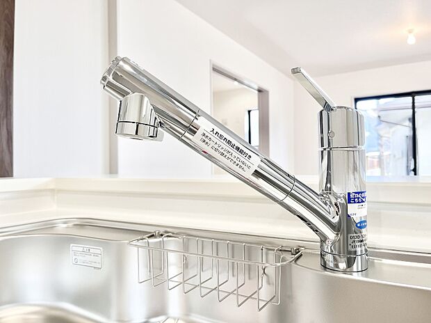 【その他設備(蛇口一体型浄水器)】いつでも清潔なおいしいお水を。一つの水栓で水道水と浄水を使い分け。