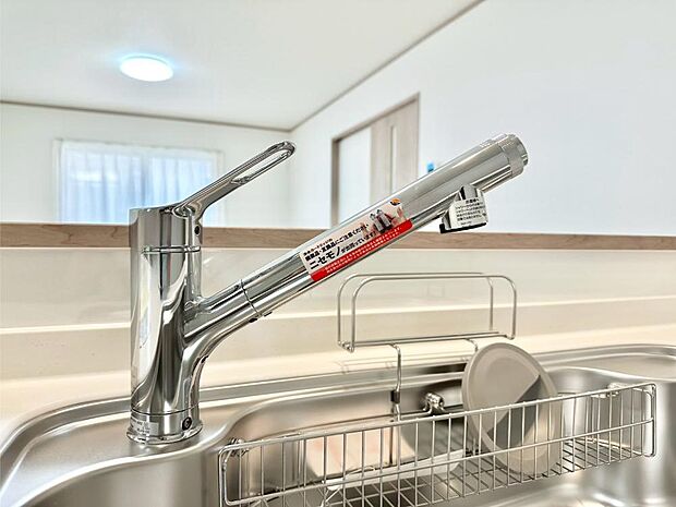 【その他設備(浄水器)】いつでも清潔なおいしいお水を。一つの水栓で水道水と浄水を使い分け。