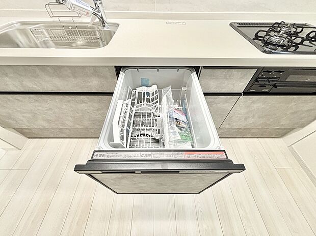 【その他設備(食洗機)】面倒なお片づけは食洗機にお任せ！家事の負担が減って、時間にも気持ちにもゆとりができます。