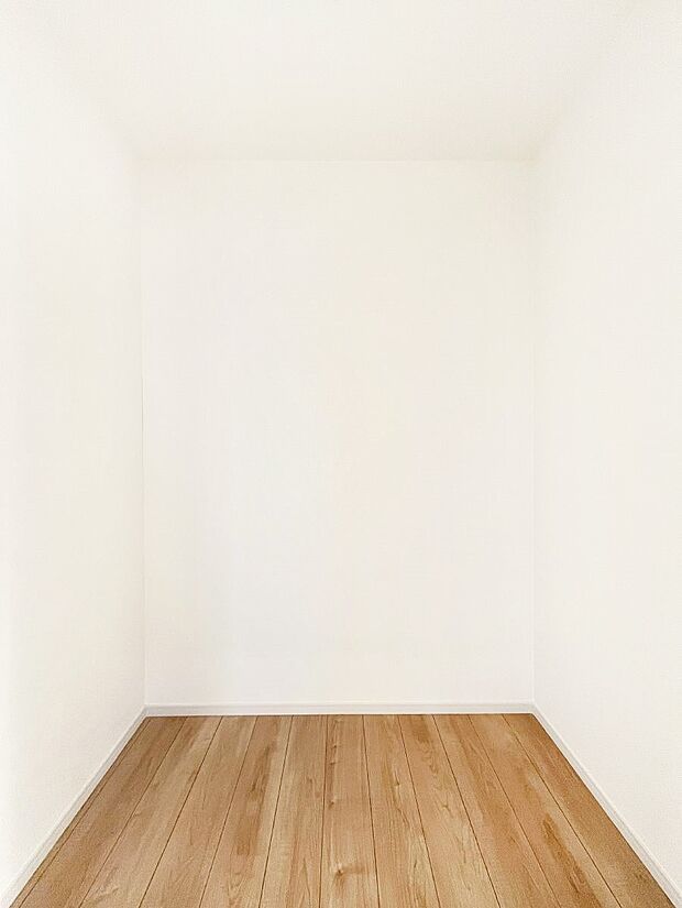 【その他設備(リビング収納)】収納充実!生活スペースが有効活用されてお部屋もスッキリしますね。