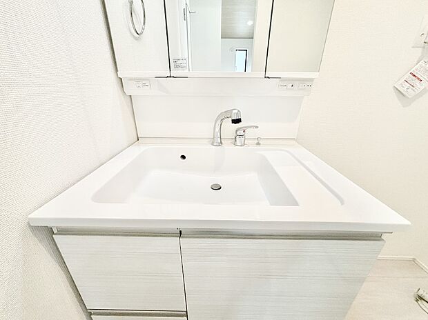 【その他設備(ハンドシャワー水栓)】ハンドシャワー付き!使いやすい洗面台。