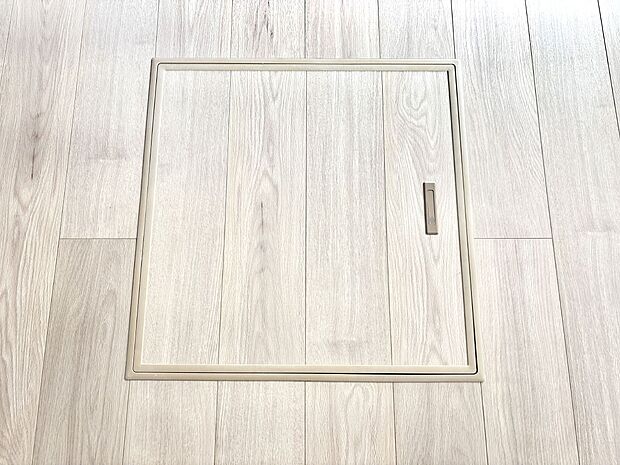 【その他設備(床下収納)】床下収納付き！日用品・非常用品の収納にも大活躍。