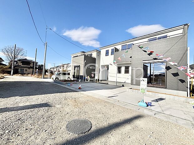 【現地外観写真】洗練された外観、上質な住空間が広がる室内は永く安心して過ごせる住居です。 