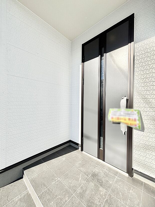 【玄関】大切な家族、来客を出迎える玄関。