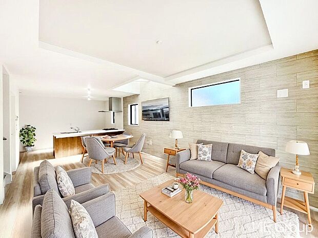 【リビング】家族の和やかな会話が聞こえてきそう。開放感のあるリビングです。※家具はCGです  