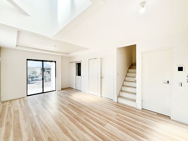 【リビングダイニング】家族団らんの時間も増えそうなくつろぎのリビングダイニング。   