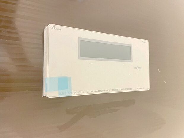 【その他設備(浴室給湯器スイッチ)】スイッチ1つで一定量の湯を浴槽に張ったり、保温や追い焚きが可能!