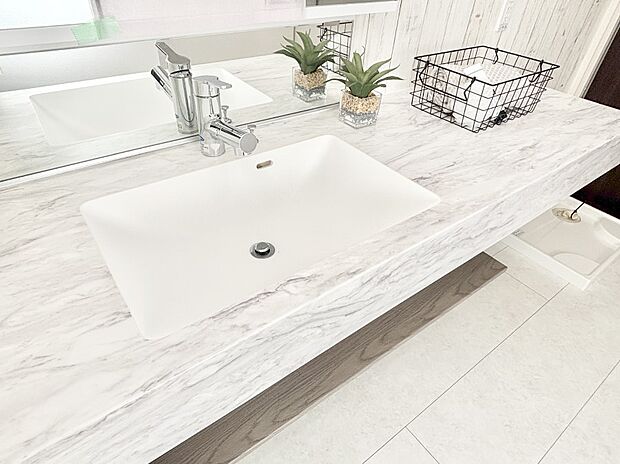 【その他設備(ハンドシャワー水栓)】ハンドシャワー付き！使いやすい洗面台。