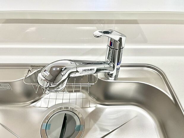 【その他設備(浄水器)】いつでも清潔なおいしいお水を。一つの水栓で水道水と浄水を使い分け。