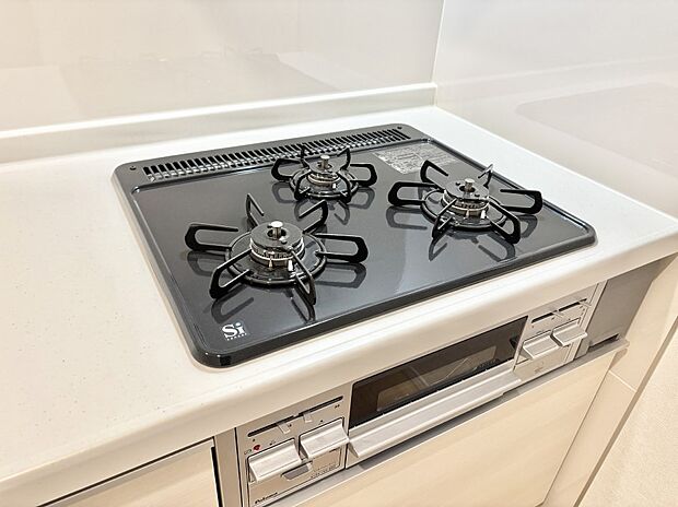 【その他設備(Ｓｉセンサーコンロ)】ガスコンロはＳｉセンサー搭載。火力調節や焦げ付き・消し忘れも防いでくれます。