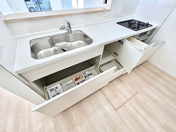 【その他設備(スライド収納)】使いやすさを優先したスライド式収納タイプ!