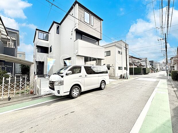 【前面道路含む現地写真】前面道路はきちんと整備されています