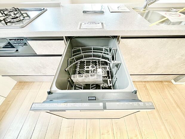 【その他設備(食洗機)】面倒なお片づけは食洗機にお任せ！家事の負担が減って、時間にも気持ちにもゆとりができます。