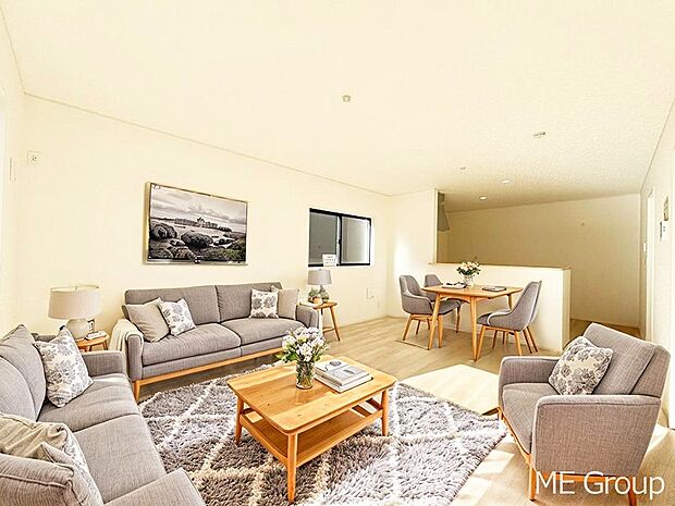 【リビング】落ち着いた雰囲気のＬＤＫは家族みんなの快適空間※家具はCGです