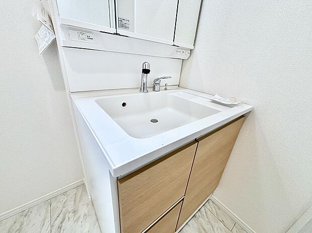 【その他設備(シャワー水栓)】ハンドシャワー付き!使いやすい洗面台。