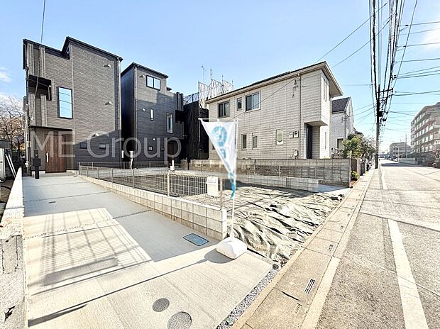 【前面道路含む現地写真】前面道路はきちんと整備されています