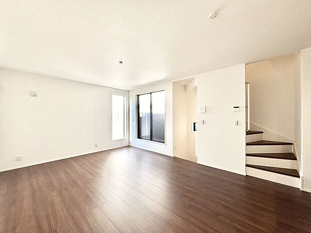 【ダイニング】リビング階段が家族の笑顔と会話をつないでくれます