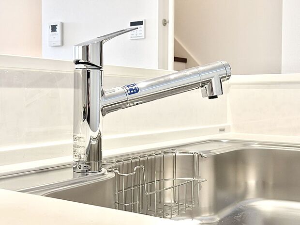 【その他設備(浄水器)】いつでも清潔なおいしいお水を。一つの水栓で水道水と浄水を使い分け。