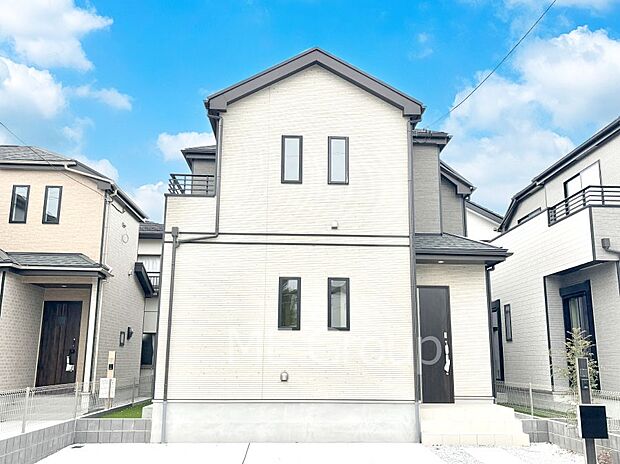 【現地外観写真】洗練された外観、上質な住空間が広がる室内は永く安心して過ごせる住居です。